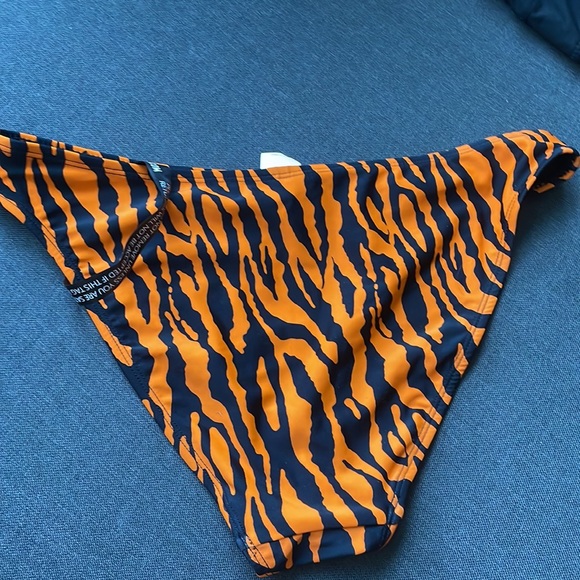 Bikini - Picture 4 of 4